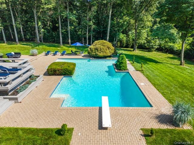 6 Fox Hunt Court, Huntington, NY 11743