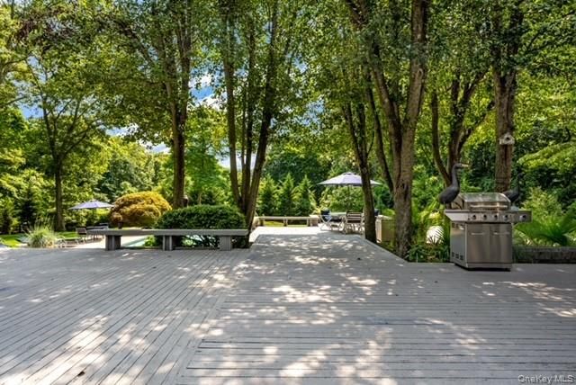 6 Fox Hunt Court, Huntington, NY 11743