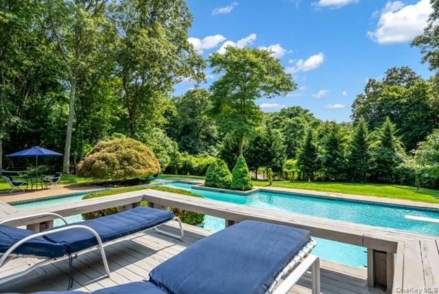 6 Fox Hunt Court, Huntington, NY 11743