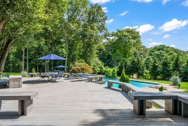 6 Fox Hunt Court, Huntington, NY 11743