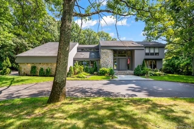 6 Fox Hunt Court, Huntington, NY 11743