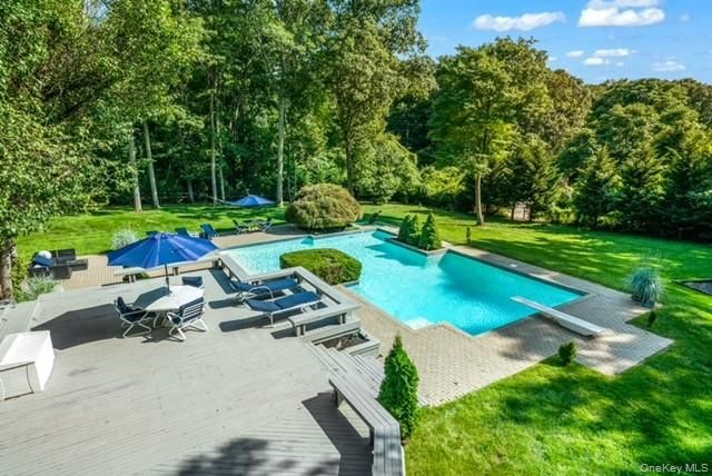 6 Fox Hunt Court, Huntington, NY 11743