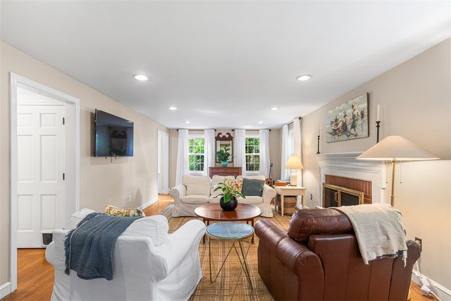 20 Terrace Drive, Barrington, RI 02806