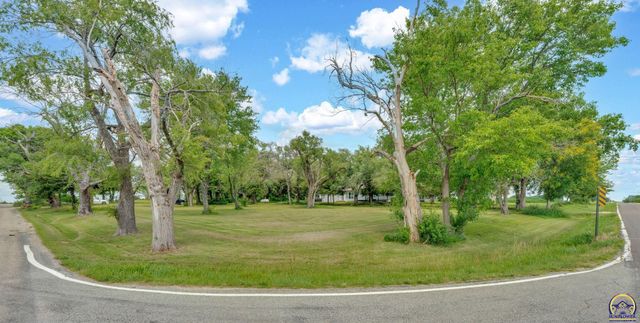 5228 SE 61st St, Berryton, KS 66409