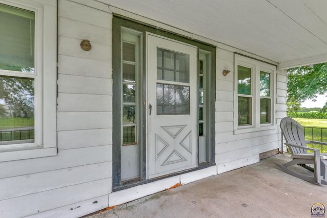 5228 SE 61st St, Berryton, KS 66409