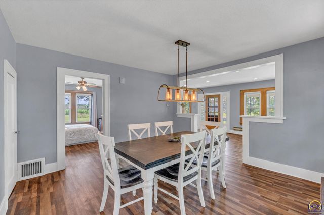 5228 SE 61st St, Berryton, KS 66409