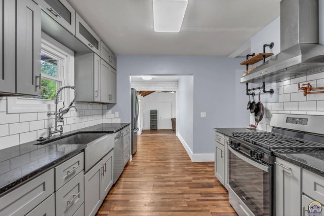 5228 SE 61st St, Berryton, KS 66409