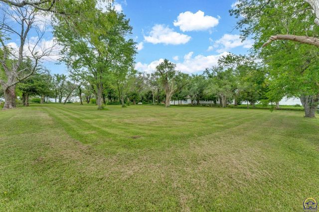 5228 SE 61st St, Berryton, KS 66409