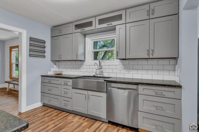5228 SE 61st St, Berryton, KS 66409