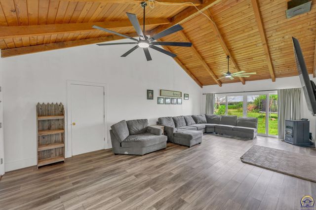 5228 SE 61st St, Berryton, KS 66409