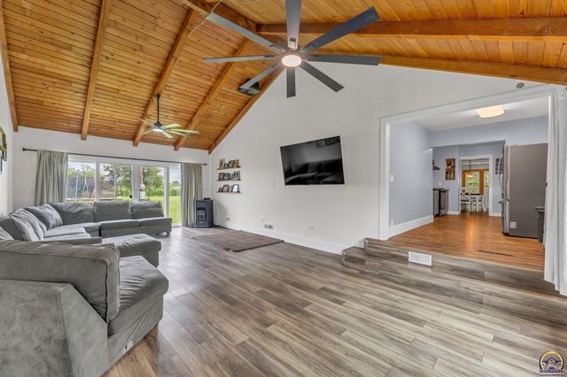 5228 SE 61st St, Berryton, KS 66409