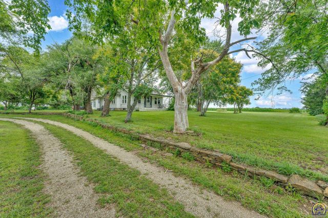 5228 SE 61st St, Berryton, KS 66409