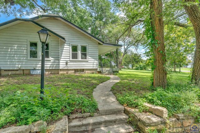 5228 SE 61st St, Berryton, KS 66409