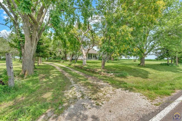5228 SE 61st St, Berryton, KS 66409