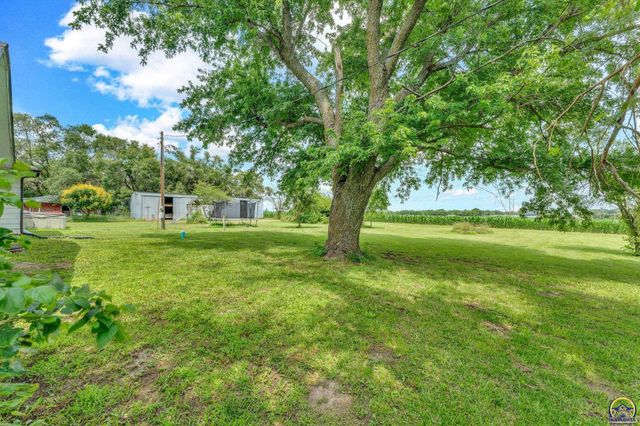 5228 SE 61st St, Berryton, KS 66409