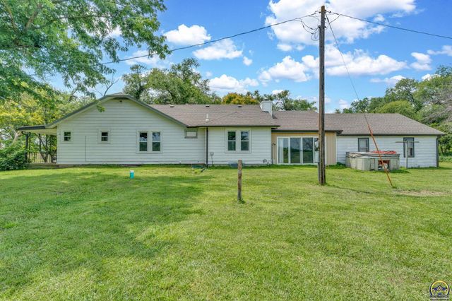 5228 SE 61st St, Berryton, KS 66409