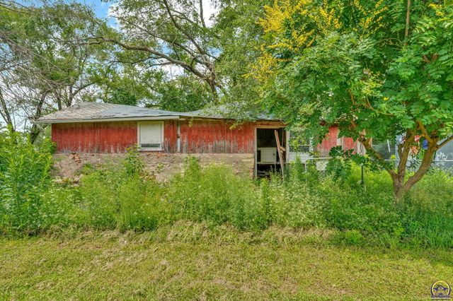 5228 SE 61st St, Berryton, KS 66409