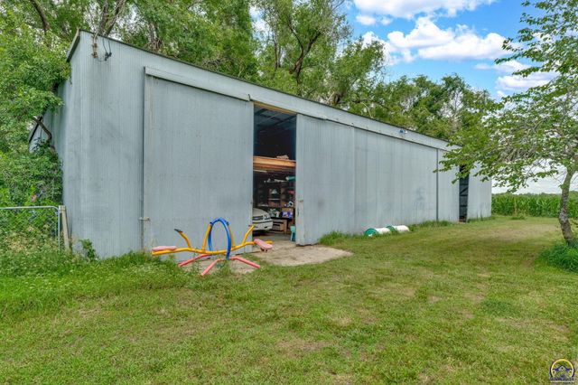 5228 SE 61st St, Berryton, KS 66409