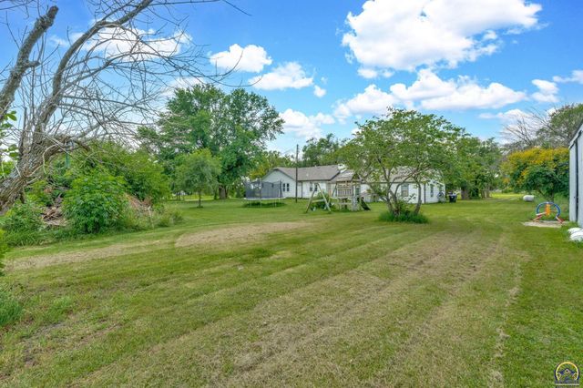 5228 SE 61st St, Berryton, KS 66409