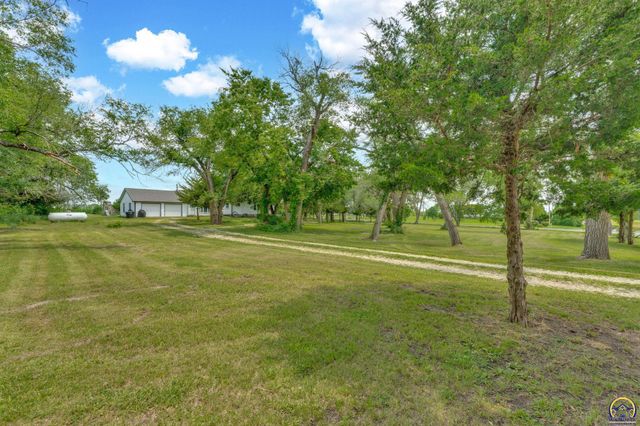 5228 SE 61st St, Berryton, KS 66409