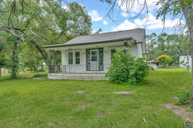 5228 SE 61st St, Berryton, KS 66409