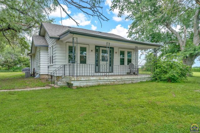 5228 SE 61st St, Berryton, KS 66409