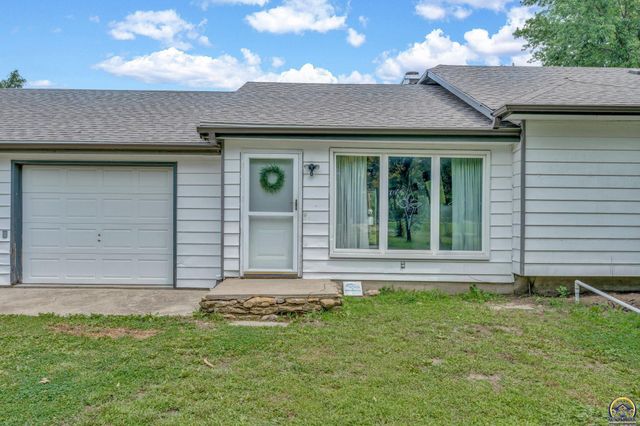 5228 SE 61st St, Berryton, KS 66409