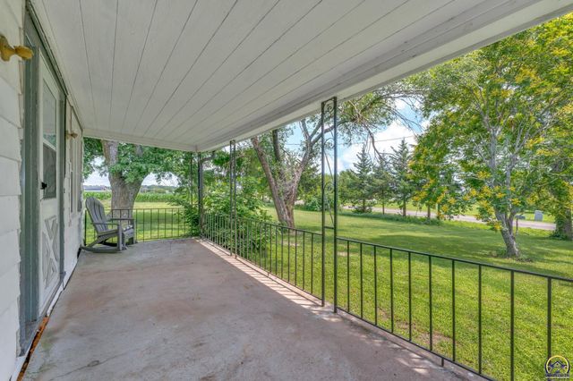 5228 SE 61st St, Berryton, KS 66409
