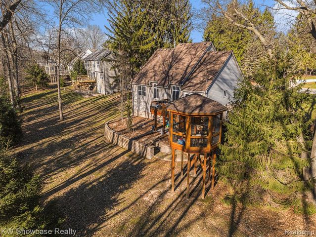 2648 Morel Drive, Highland, MI 48356