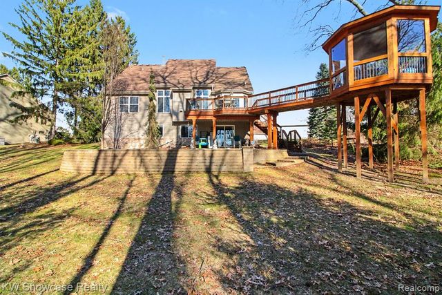 2648 Morel Drive, Highland, MI 48356