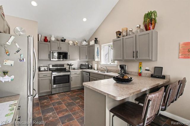 2648 Morel Drive, Highland, MI 48356