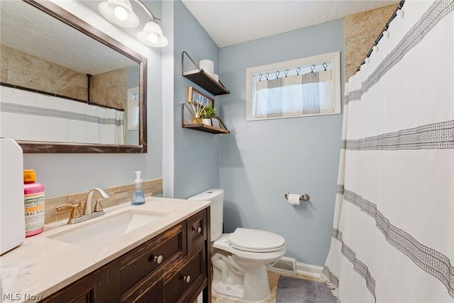 888 Orchard Avenue, Barberton, OH 44203