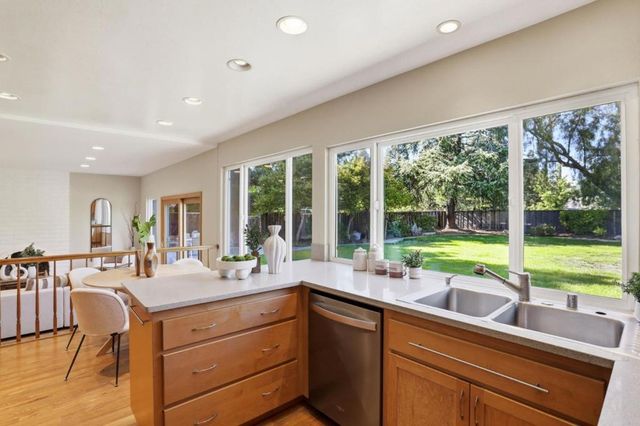 560 Tawny Drive, Pleasanton, CA 94566