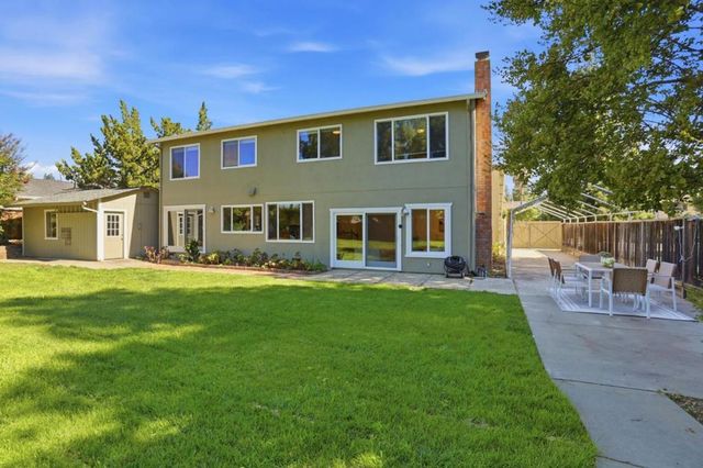 560 Tawny Drive, Pleasanton, CA 94566
