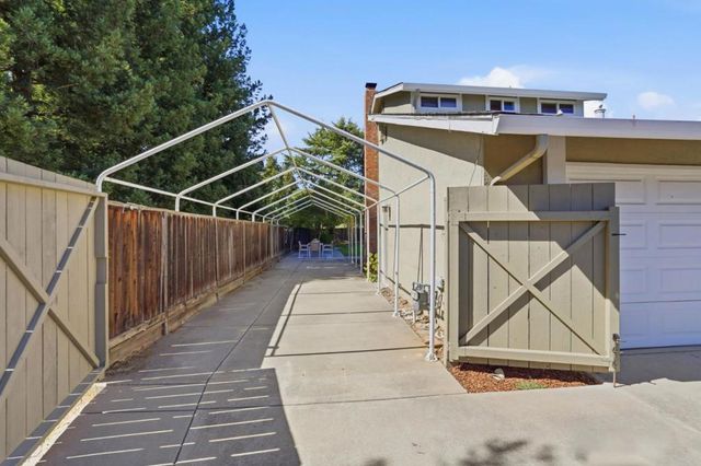 560 Tawny Drive, Pleasanton, CA 94566