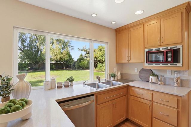 560 Tawny Drive, Pleasanton, CA 94566