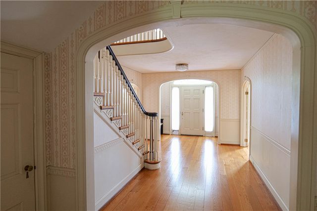 36 UNDERWOOD Drive, Pawtucket, RI 02860