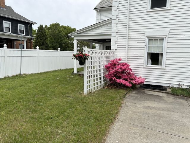 36 UNDERWOOD Drive, Pawtucket, RI 02860