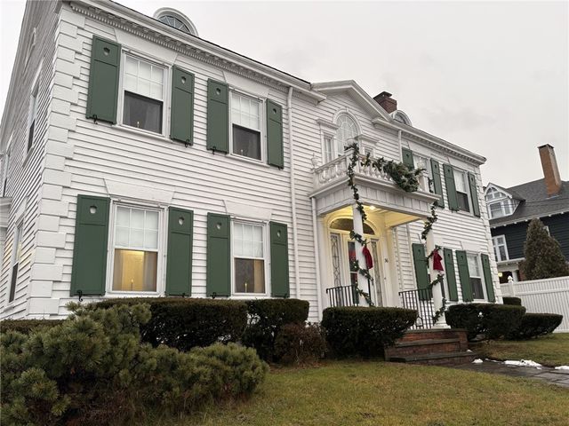 36 UNDERWOOD Drive, Pawtucket, RI 02860