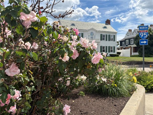 36 UNDERWOOD Drive, Pawtucket, RI 02860