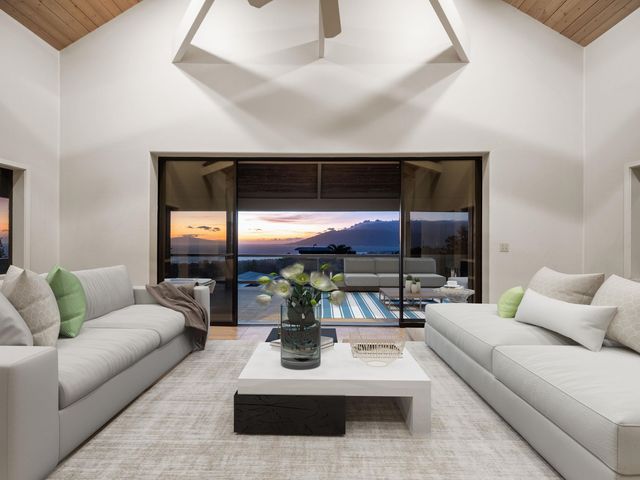 978 Kupulau Dr, Kihei, HI 96753