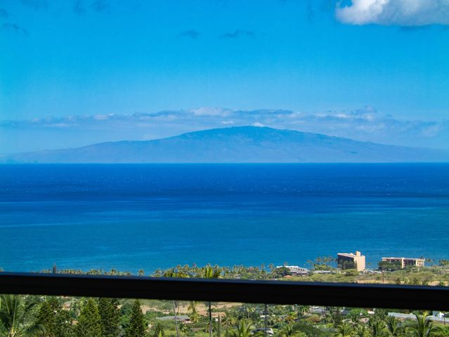 978 Kupulau Dr, Kihei, HI 96753