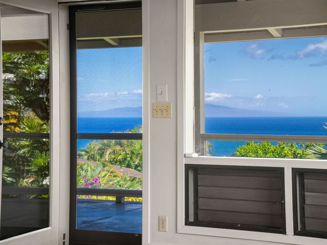 978 Kupulau Dr, Kihei, HI 96753