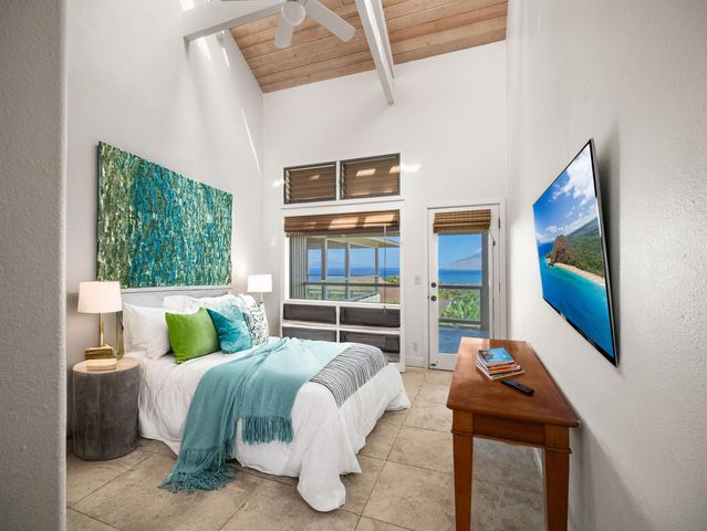 978 Kupulau Dr, Kihei, HI 96753