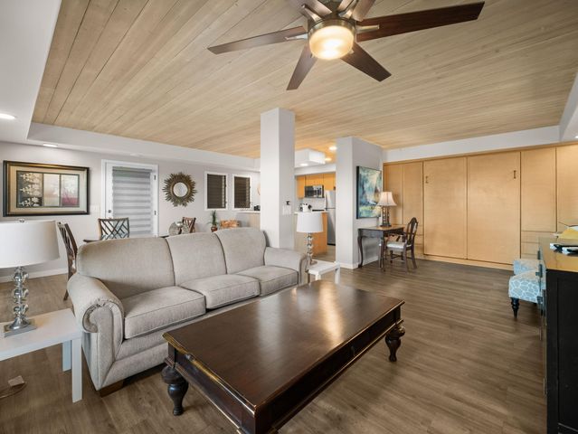 978 Kupulau Dr, Kihei, HI 96753