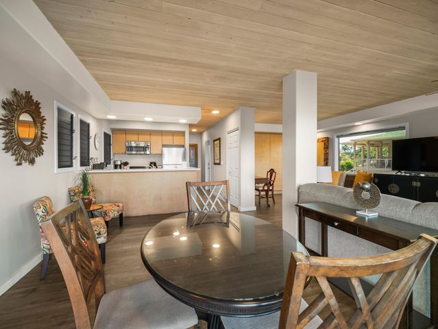 978 Kupulau Dr, Kihei, HI 96753