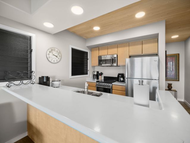 978 Kupulau Dr, Kihei, HI 96753