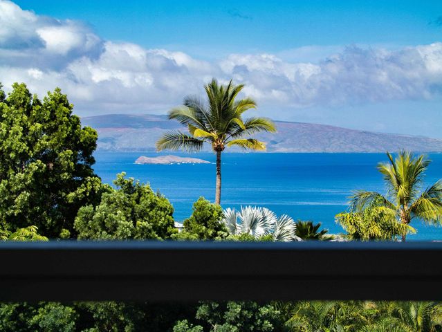 978 Kupulau Dr, Kihei, HI 96753