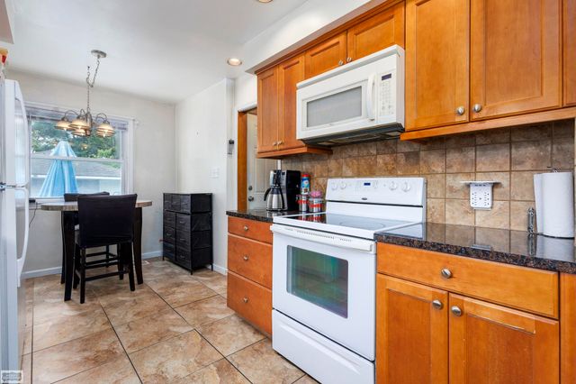 31557 Kelly Road, Fraser, MI 48026