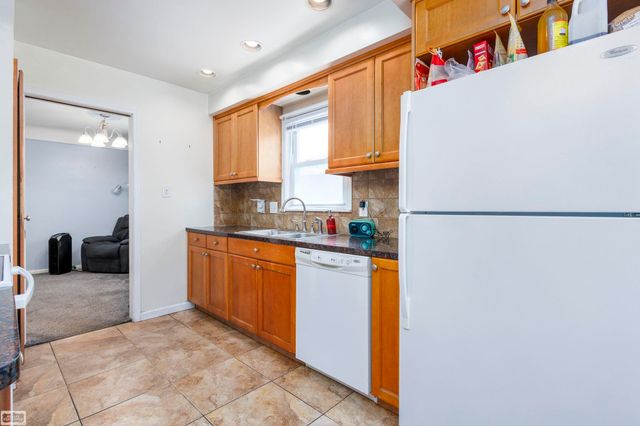 31557 Kelly Road, Fraser, MI 48026
